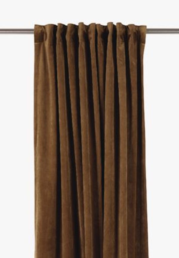 Modern sammetsgardin 2024 från hemtex.