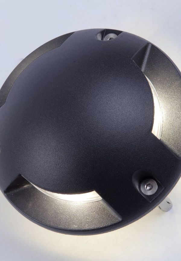 Skön vägglampa 2025 från Oriva.