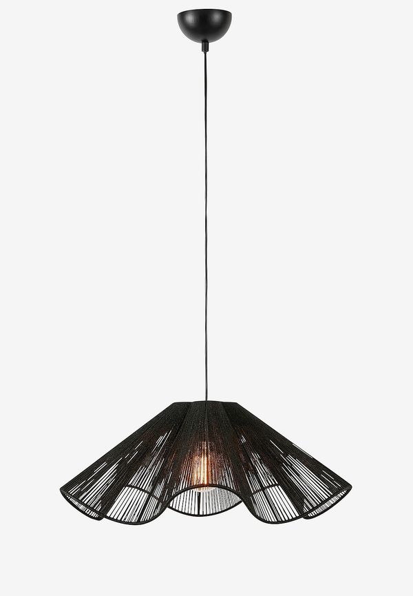 Fantastiskt fin markslöjd lampa i svart färg gjord i järn.