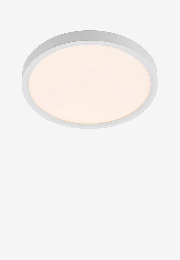 Vit Markslöjd-lampa i otroligt fin modell.