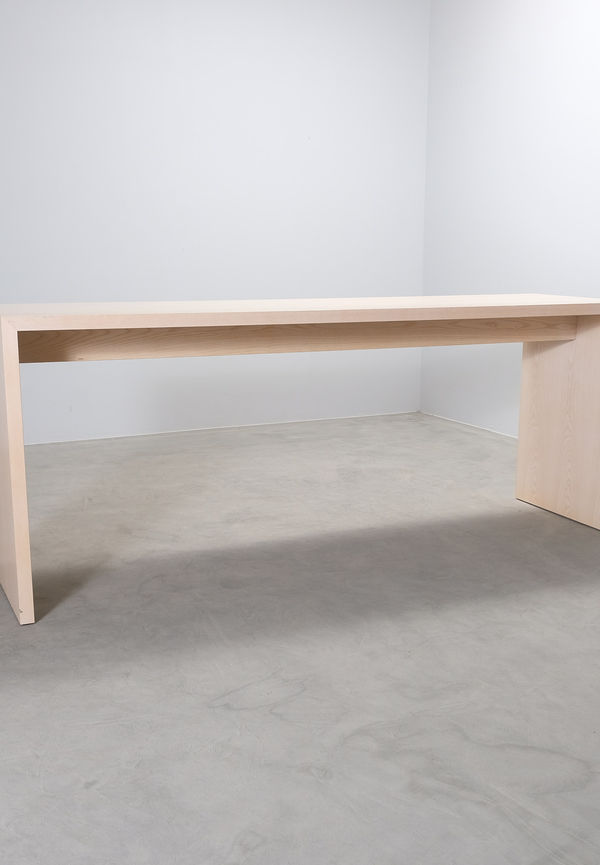 Beige Martela-matbord i komfortabel modell.