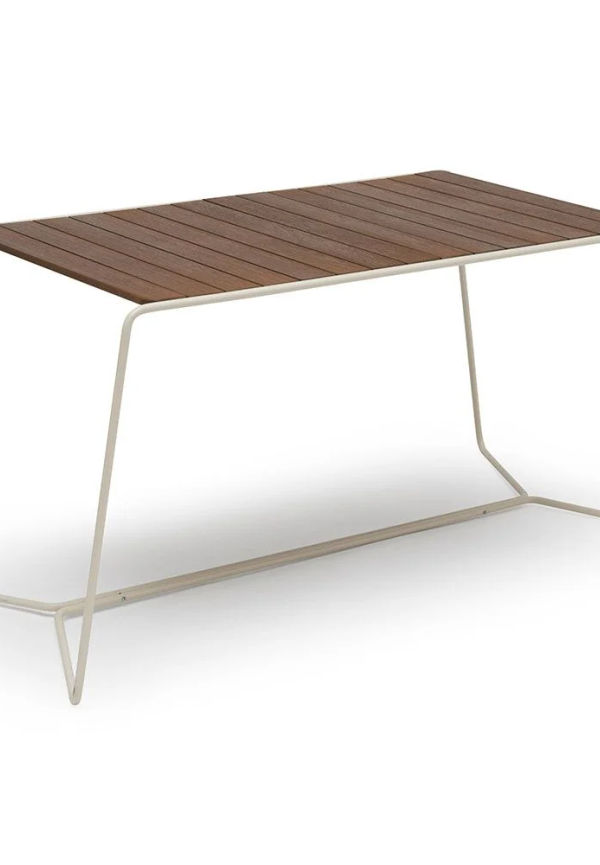 Jättesnygg bord som passar bra vid många olika tillfällen.