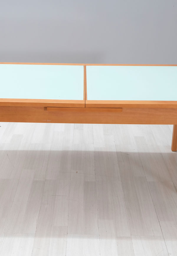 Brun matbord som passar perfekt till sommaren 2025!