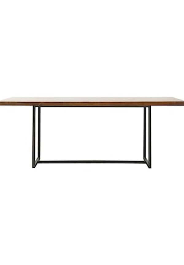 Stilren matbord i brunt från House Doctor.