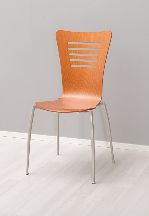 Fantastiskt fin brun matstol 2025 från No brand.