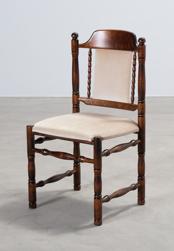 Jättefin Stol som passar bra vid många olika tillfällen.