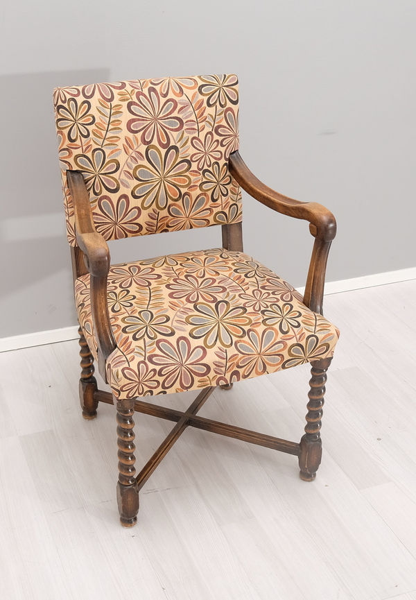 Brun No brand-matstol i otroligt snygg modell.