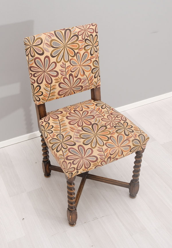 Riktigt trendig Stol som passar bra vid många olika tillfällen.