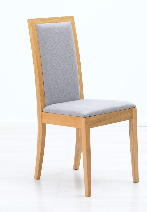 Jättesnygg Stol som passar bra vid många olika tillfällen.