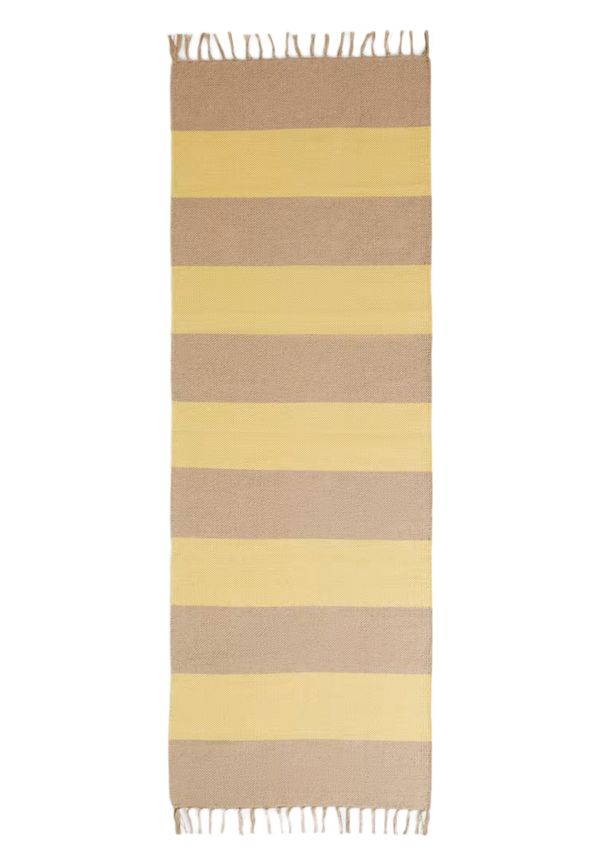 Beige ÅHLÉNS HOME-matta i jättefin modell.