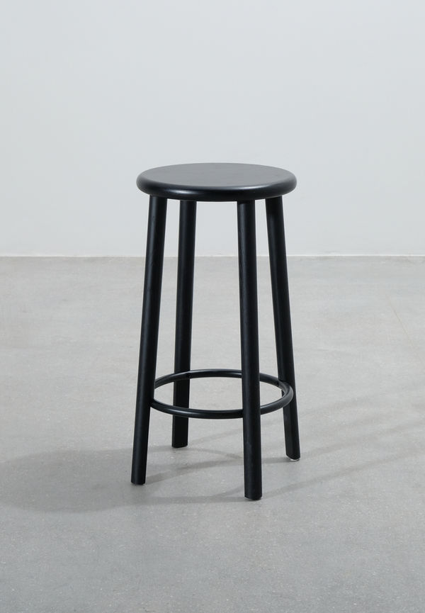 Svart Muuto-barstol i trendig modell.