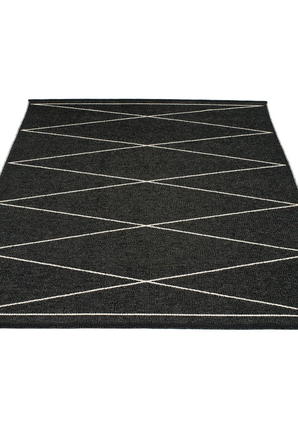 Skön Matta som passar bra vid många olika tillfällen.