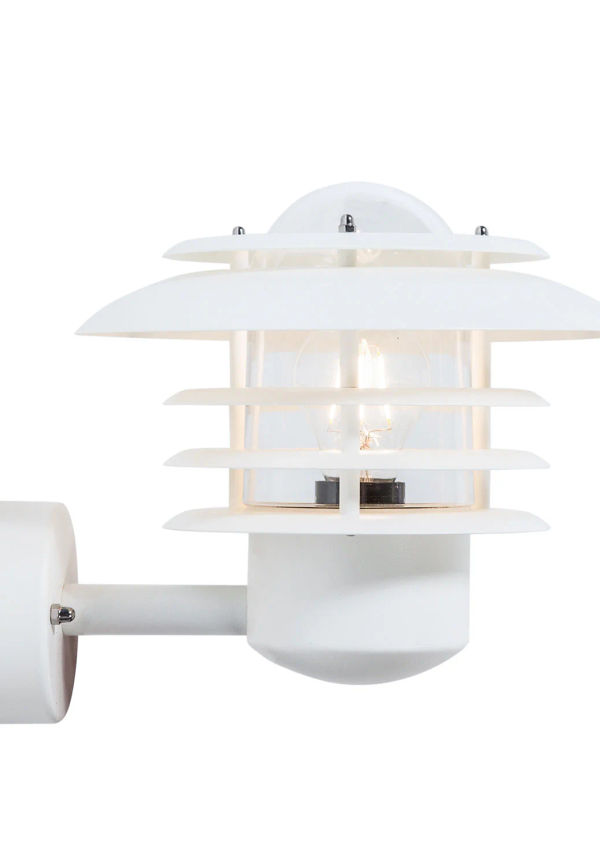 Smickrande Lampa som passar bra vid många olika tillfällen.
