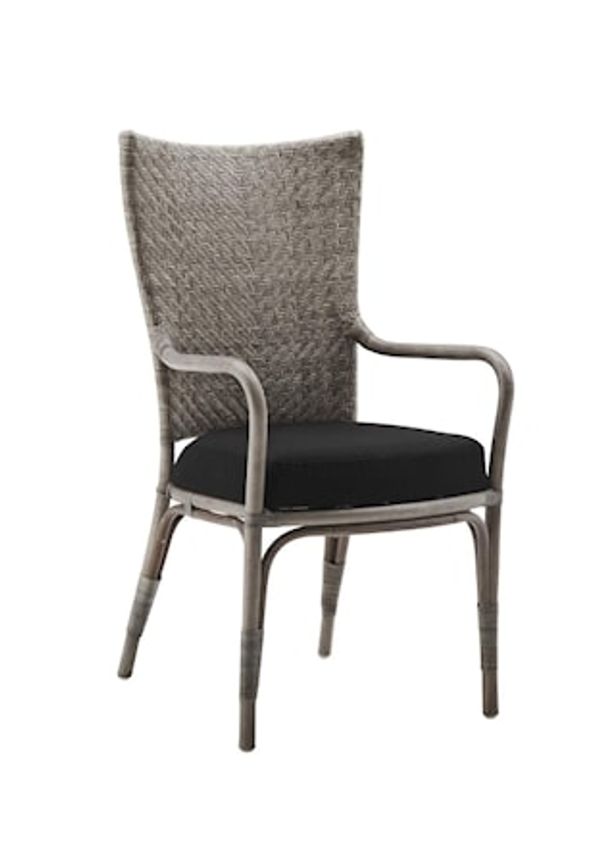 Otroligt snygg Stol som passar bra vid många olika tillfällen.