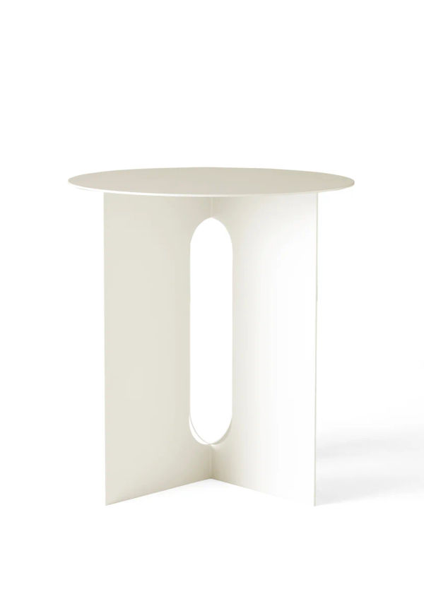 Vit Menu-sidobord i skön modell.