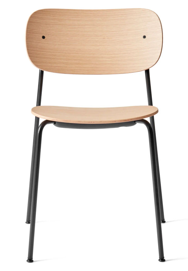 Riktigt fin stol i beiget från Menu.