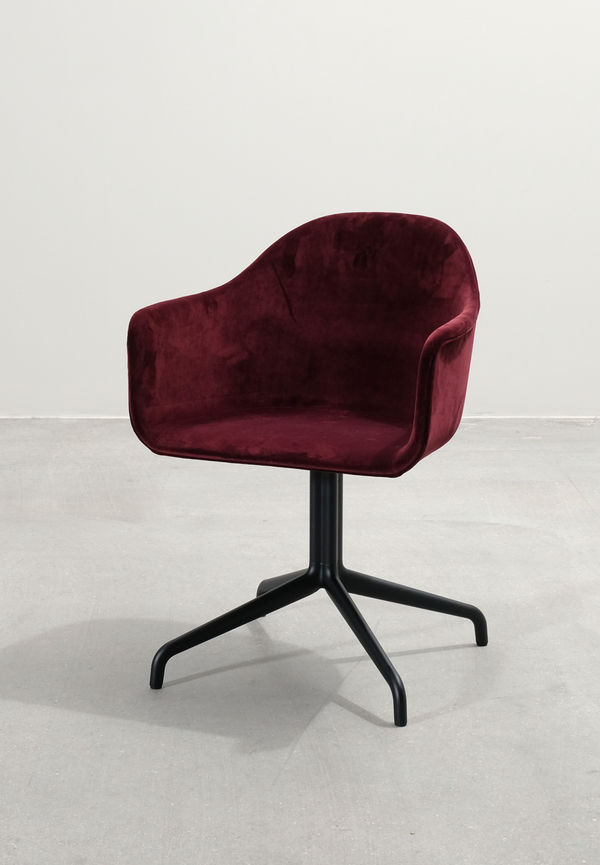 Otroligt fin stol 2025 från Menu.