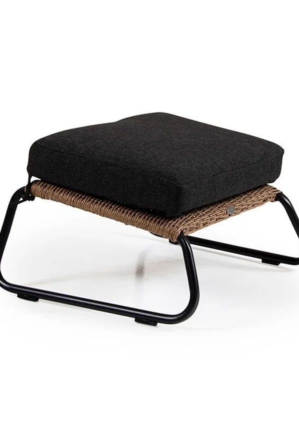 Jättesnygg svart pall i aluminium från Brafab.