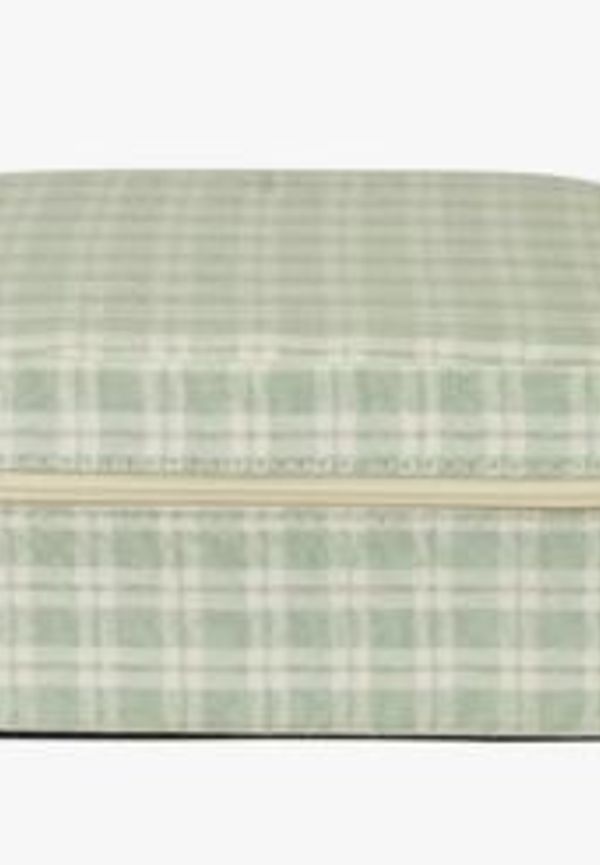 Ljusgrön hemtex-smyckeskrin i stilren modell.