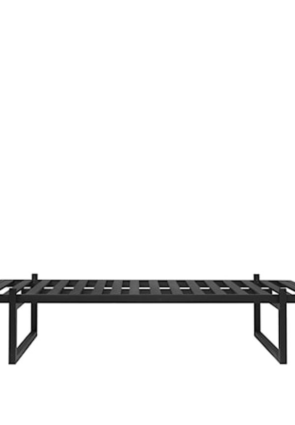 Jättefin svart fåtölj 2025 från Kristina Dam Studio.