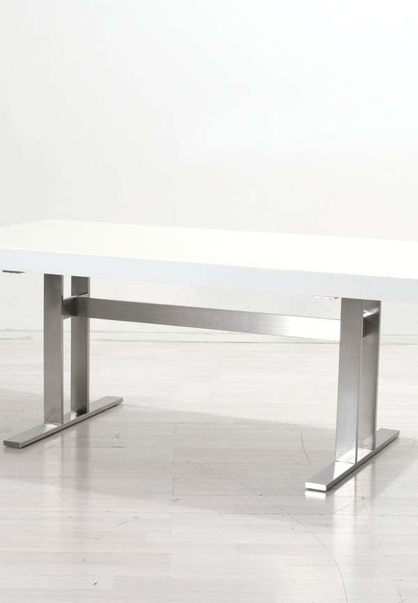 Jättefin vit bord 2025 från Mio.