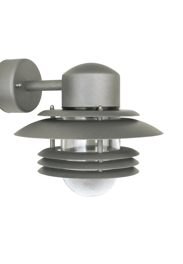 Modern Lampa som passar bra vid många olika tillfällen.