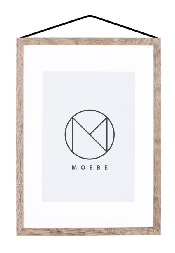 Komfortabel brun sängram i ek 2025 från Moebe.