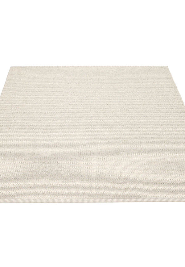 Cool plastmatta 2025 från Pappelina.