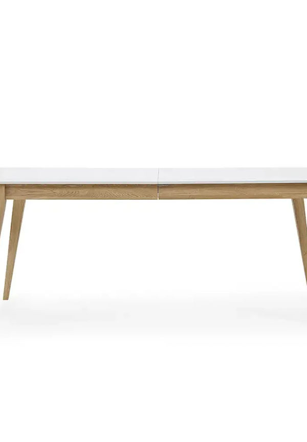 Klassisk matbord i ek 2025 från Torkelson.