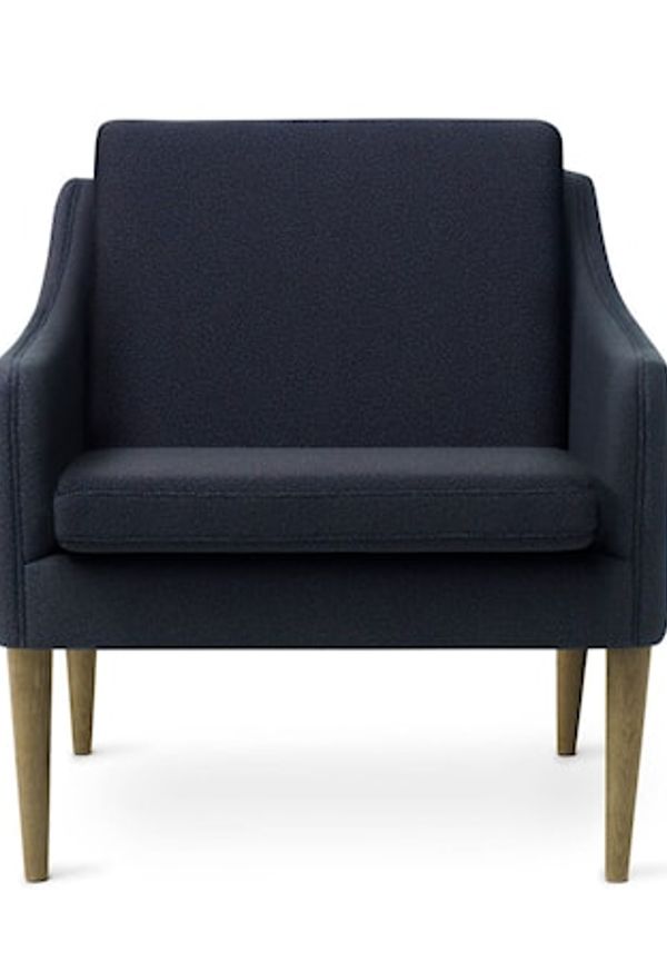 Mysig fåtölj i ek 2025 från Warm Nordic.