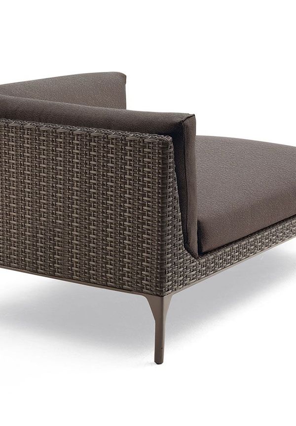 Smickrande aluminiumutemöbel i brunt från Dedon.