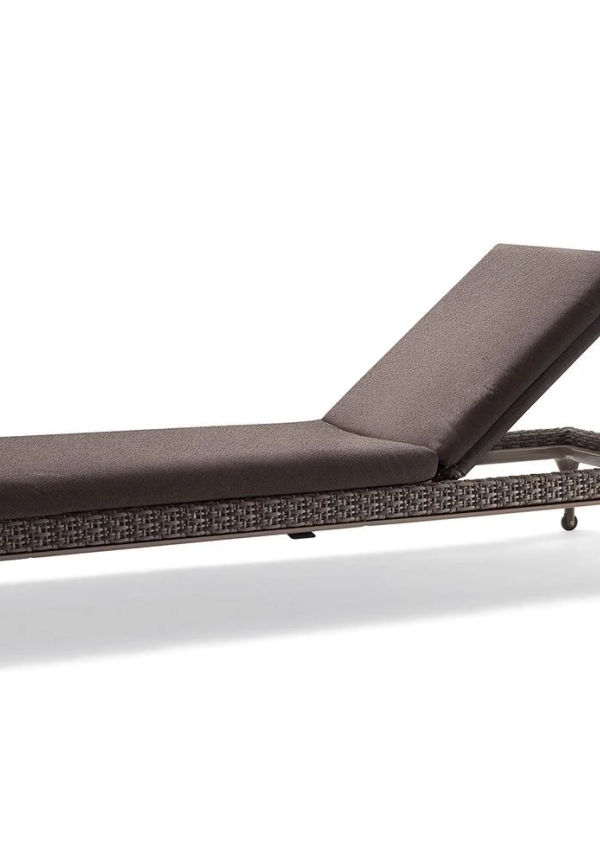 Smickrande aluminiumsolsäng 2025 från Dedon.