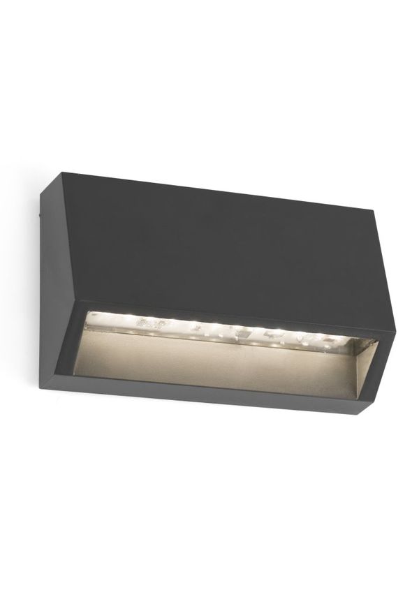 Riktigt snygg Lampa som passar bra vid många olika tillfällen.