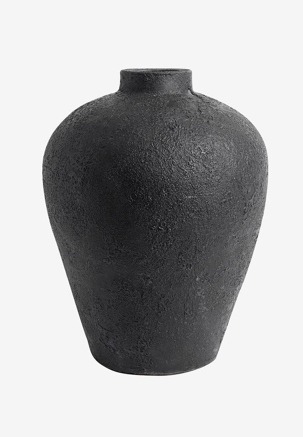 Jättefin svart kruka 2025 från Muubs.