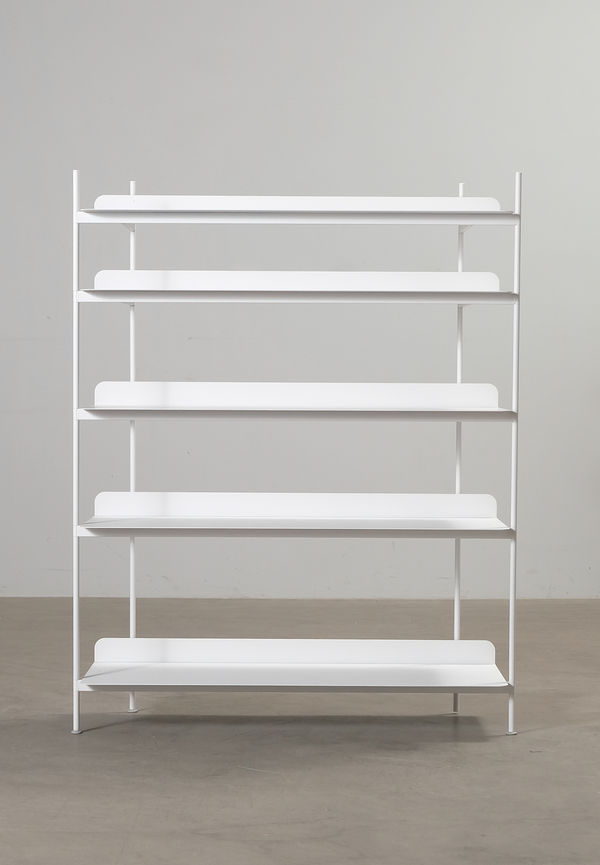 Riktigt fin bokhylla 2025 från Muuto.