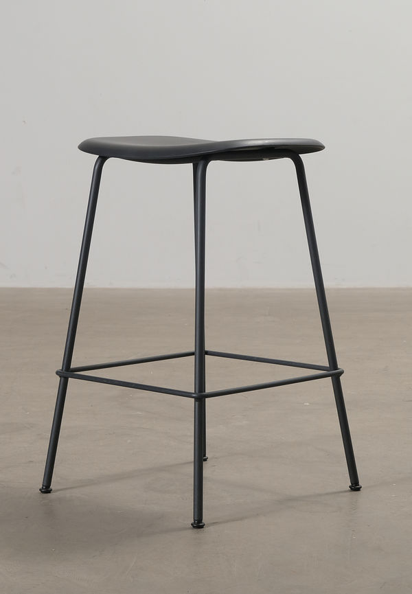 Supersnygg barpall i svart från Muuto.