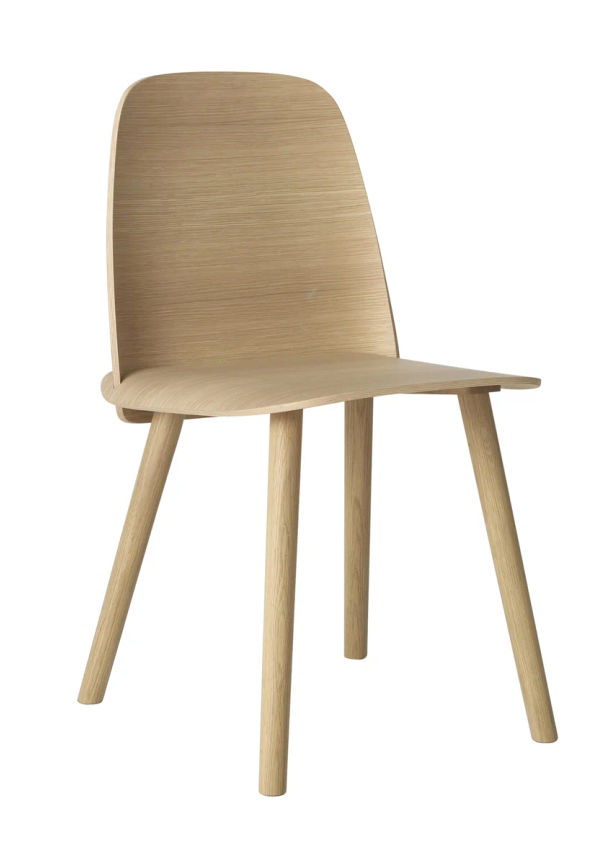 Brun Muuto-stol i komfortabel modell.
