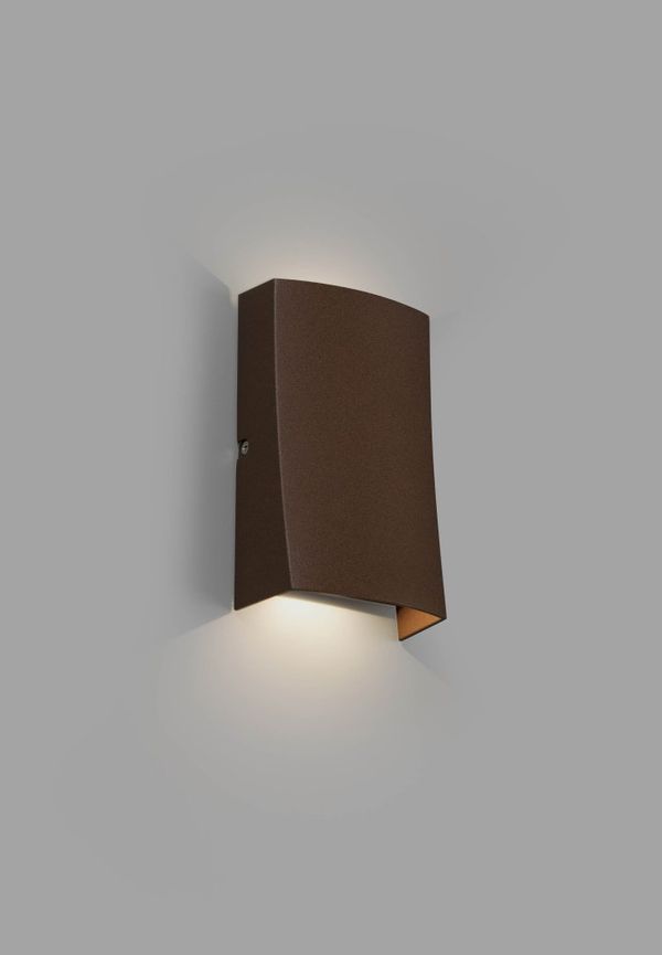 Fin fasadlampa 2025 från Faro Barcelona.