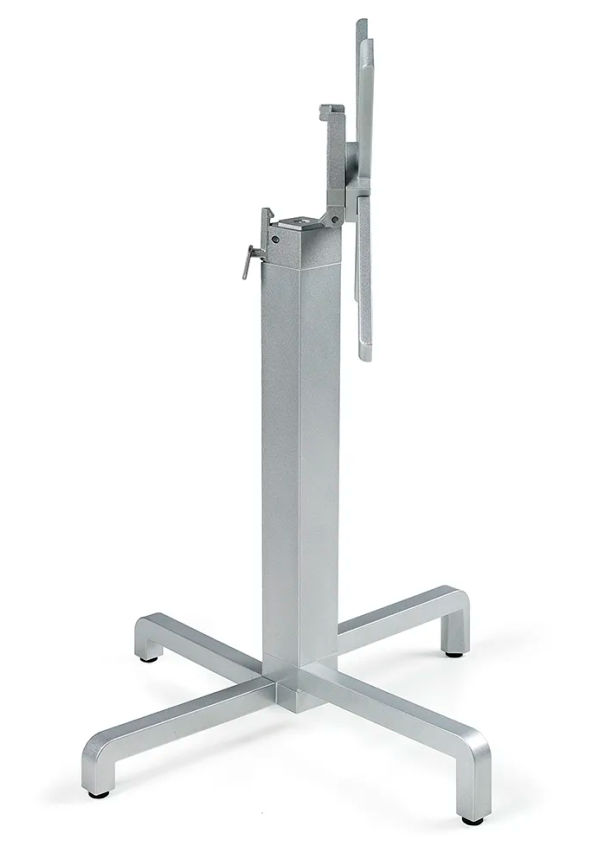 Vacker bord i aluminium från Nardi.