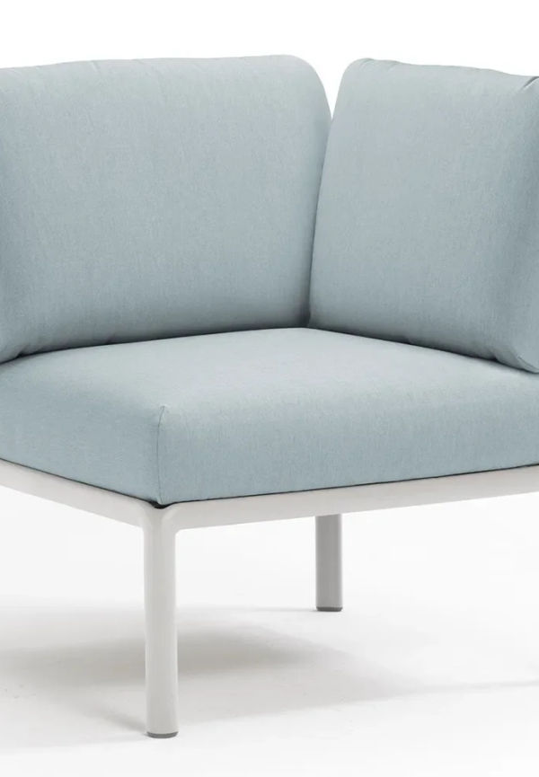 Fantastiskt snygg Soffa som passar bra vid många olika tillfällen.