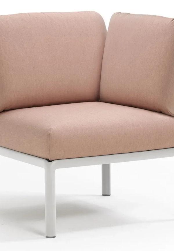 Moderiktig soffa 2025 från Nardi.