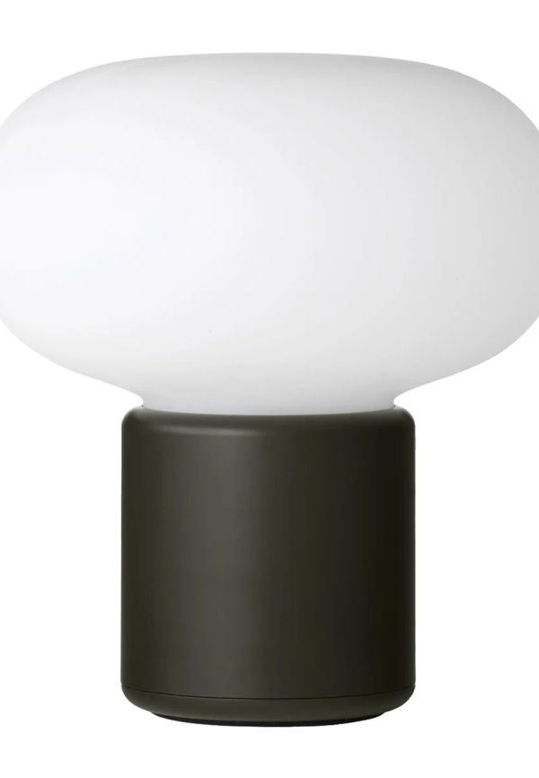Trendig lampa i grönt från New Works.