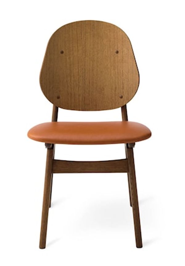 Smickrande warm nordic stol i orange färg gjord i läder.