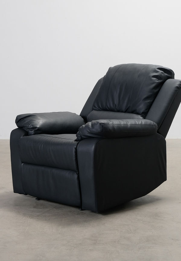 Svart No brand-reclinerfåtölj i klassisk modell.