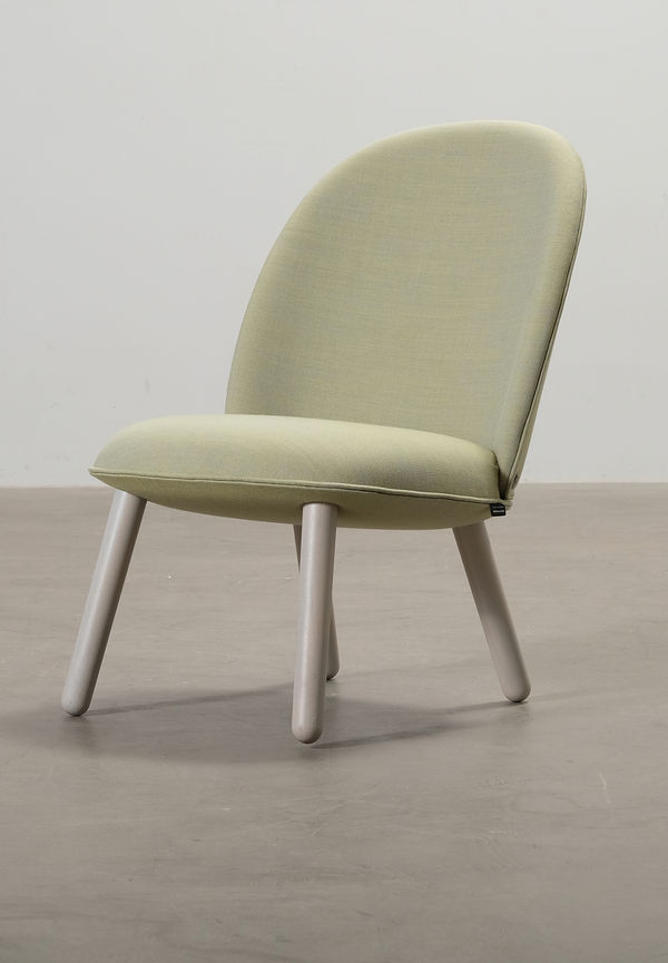 Mysig grön fåtölj 2025 från Normann Copenhagen.