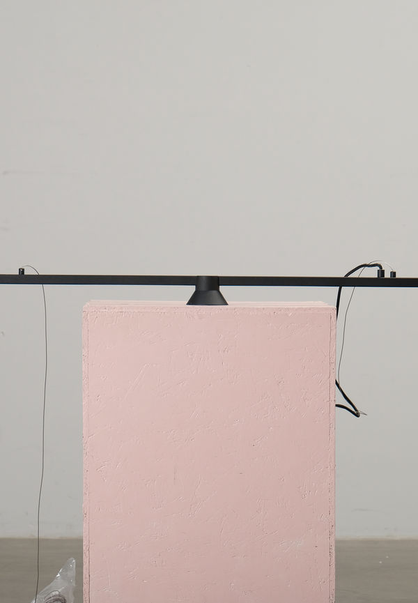 Stilriktig svart lampa 2025 från Normann Copenhagen.