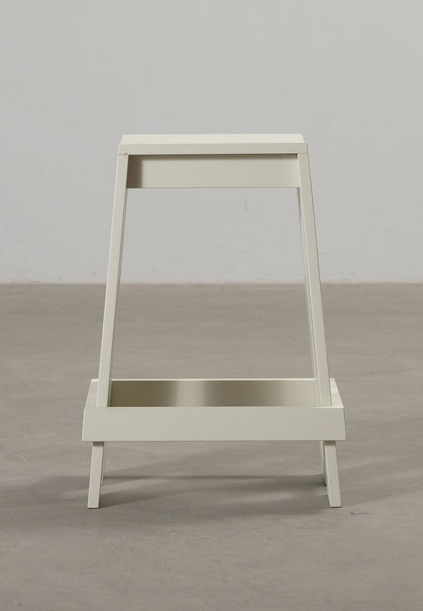Mysig barstol 2025 från Normann Copenhagen.