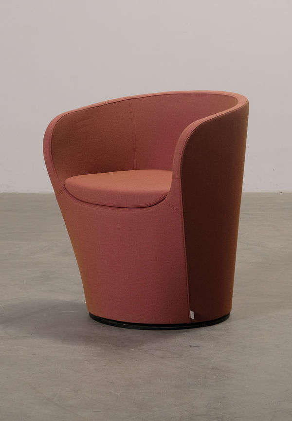 Riktigt trendig Fåtölj som passar bra vid många olika tillfällen.