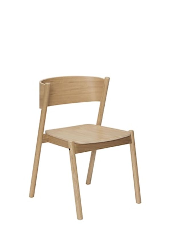 Cool matbordsstol i ek från Hübsch.