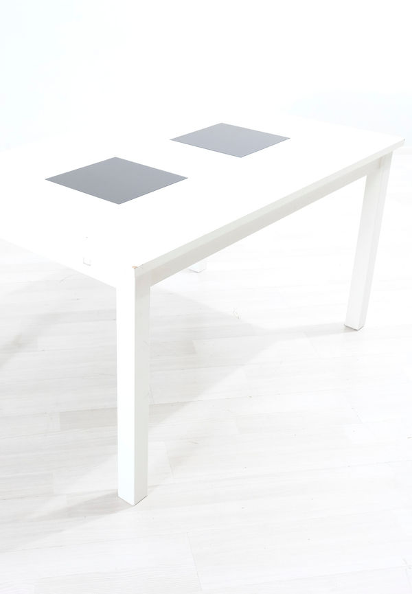 Fantastiskt snygg bord som passar bra vid många olika tillfällen.